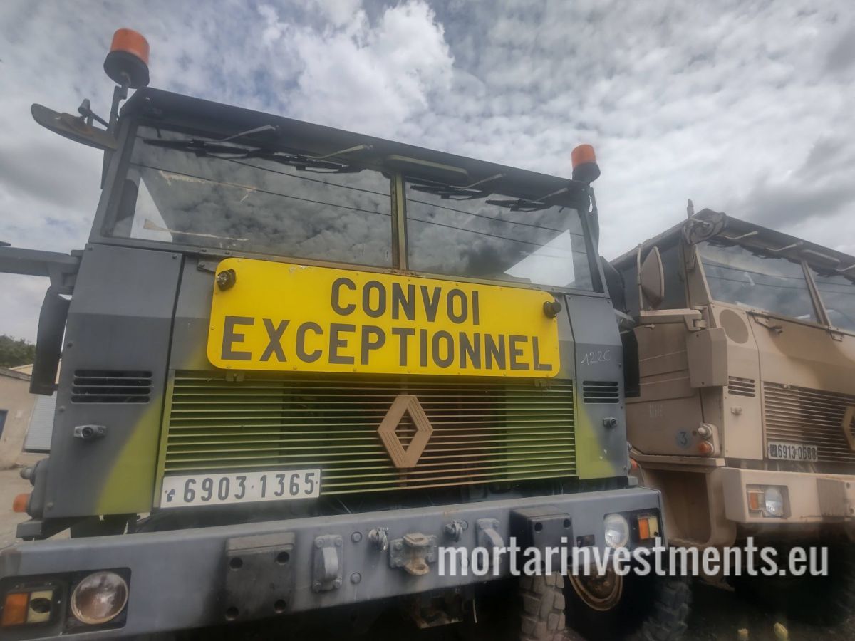 Renault TRM 10.000 cargo, PRB (Plateau, Ridelles, Bâché), tracteur de  l'UAT Crotale NG dans l'Armée de l'Air - Esprit de Valmy, anciennement  Servir & Défendre